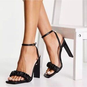 NIB RAID Wide Fit‎ Waverly ruched heeled sandals in black Size 5